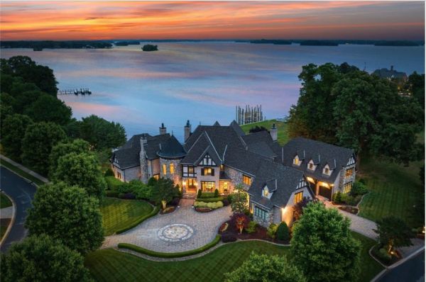 Luxury on Lake Norman © Lake Hickory Realty, LLC